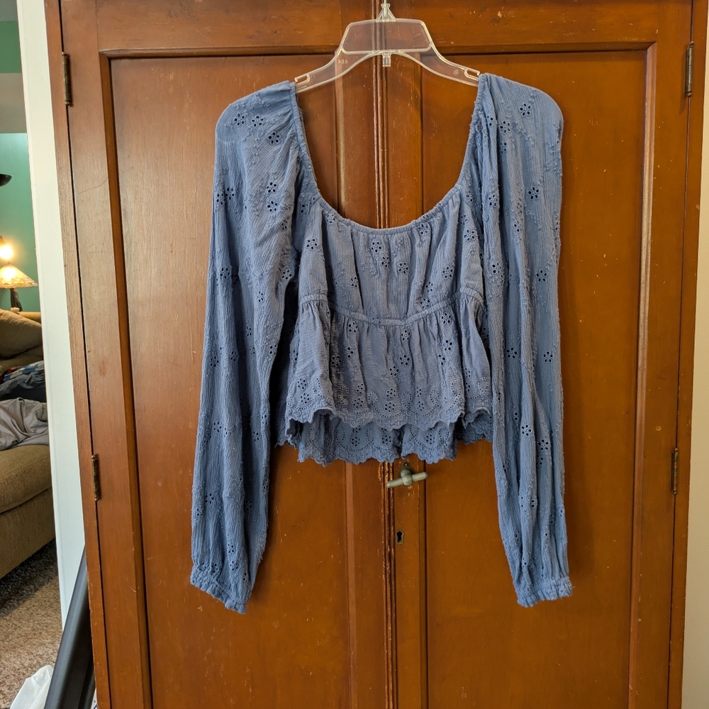 Hollister Babydoll Tie Front Blue Eyelet Blouse - Picture 4 of 4